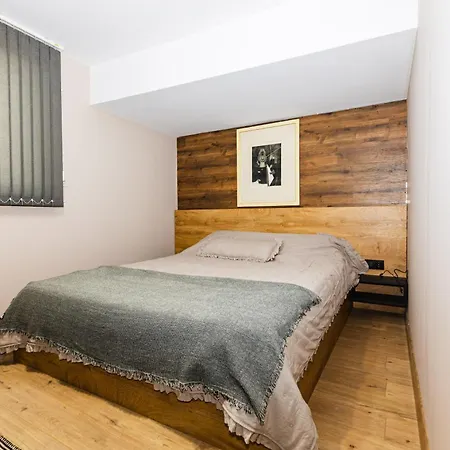 Villa тих кът *