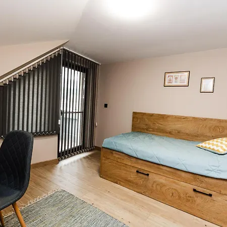 Villa тих кът *