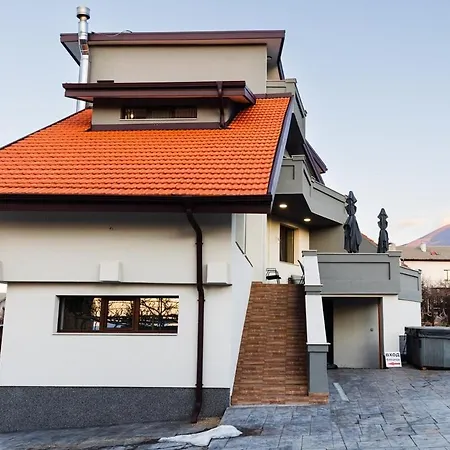 тих кът Villa *